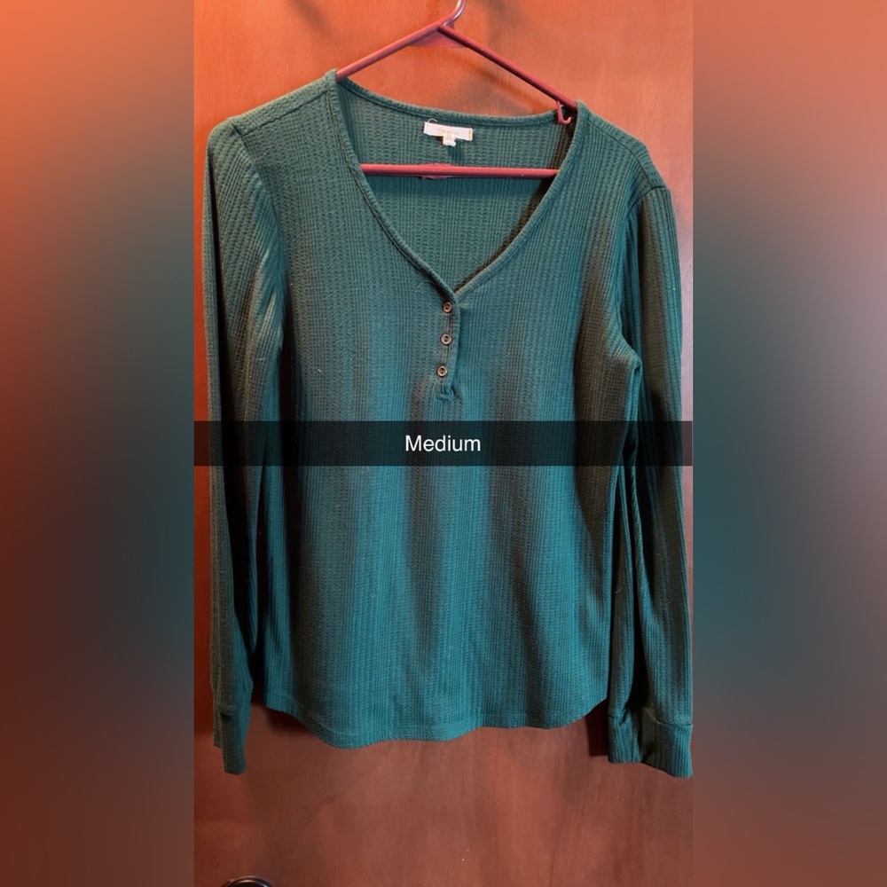 Women's Green V-Neck Buttoned Top